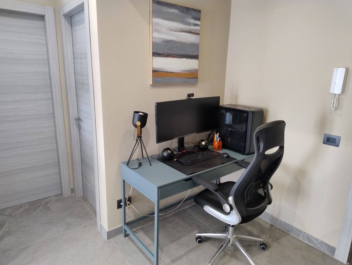 Desk with Ethernet connection in the entrance